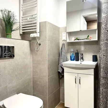 Zarembowicza 38 - Self Check-in 20h - Parking &lift * Wrocław