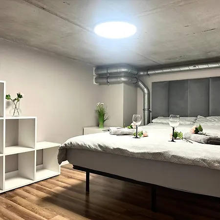 Zarembowicza 38 - Self Check-in 20h - Parking &lift Wroclaw
